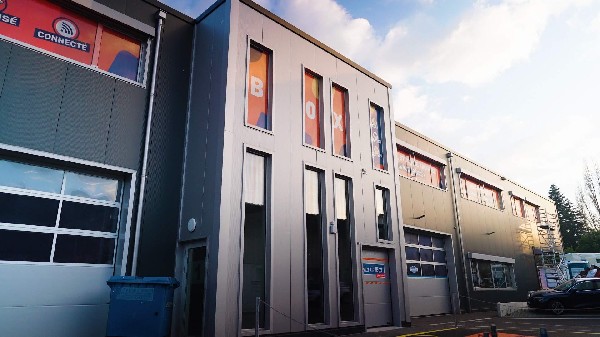 B&acirc;timent ext&eacute;rieur MondialBox  Gen&egrave;ve, centre de self-stockage moderne et s&eacute;curis&eacute;, id&eacute;alement situ&eacute; pour le stockage de meubles, archives et mat&eacute;riel professionnel.<br />
Espace de stockage &agrave; louer Gen&egrave;ve / Vernier